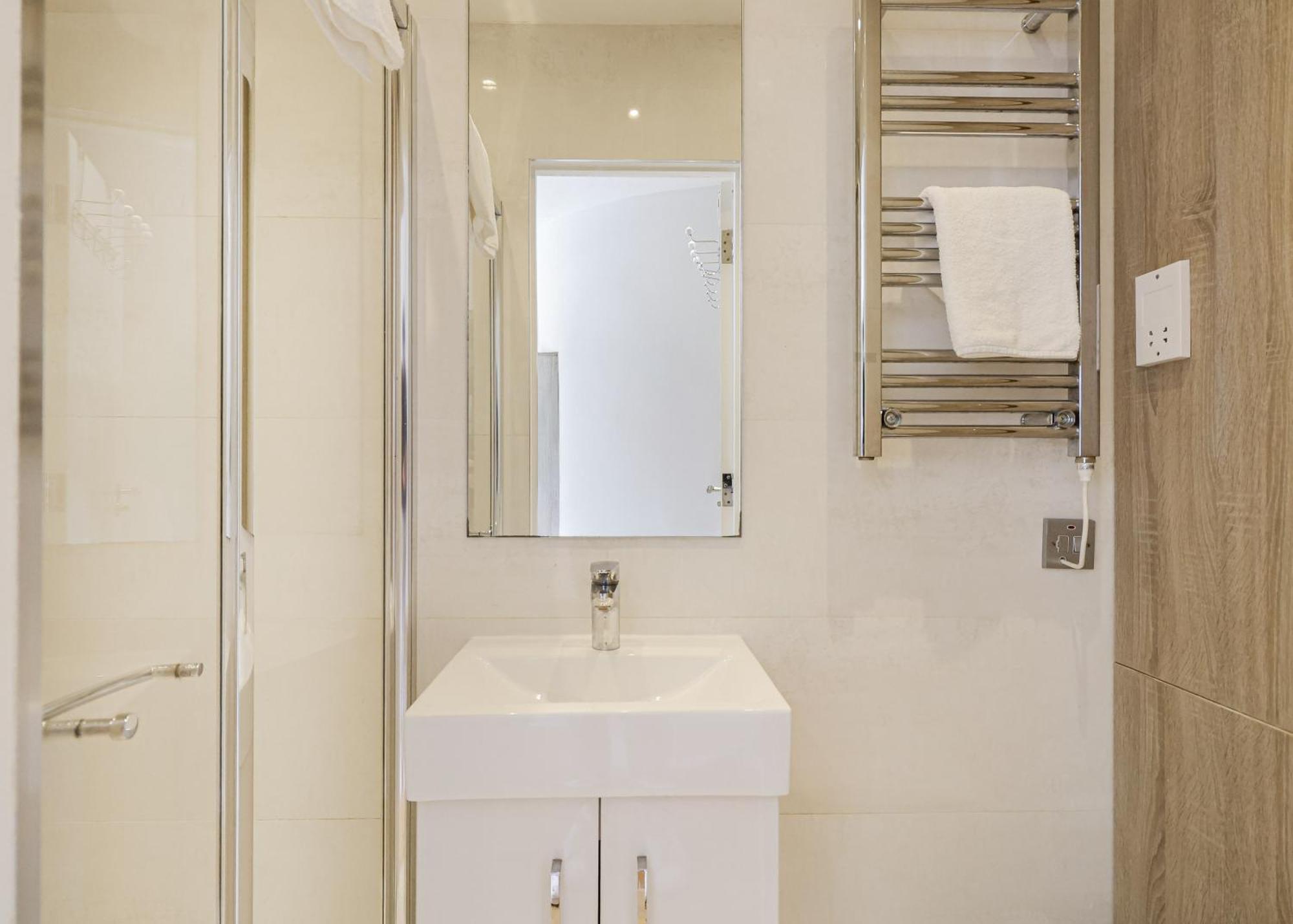 Apartment Near Harrods London